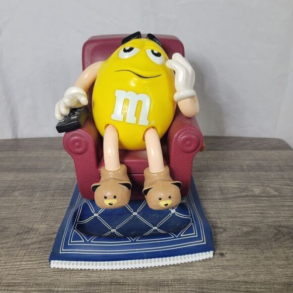 Vintage Novelty M&M Recliner Chair Yellow Candy Dispenser - Picture 1 of 8